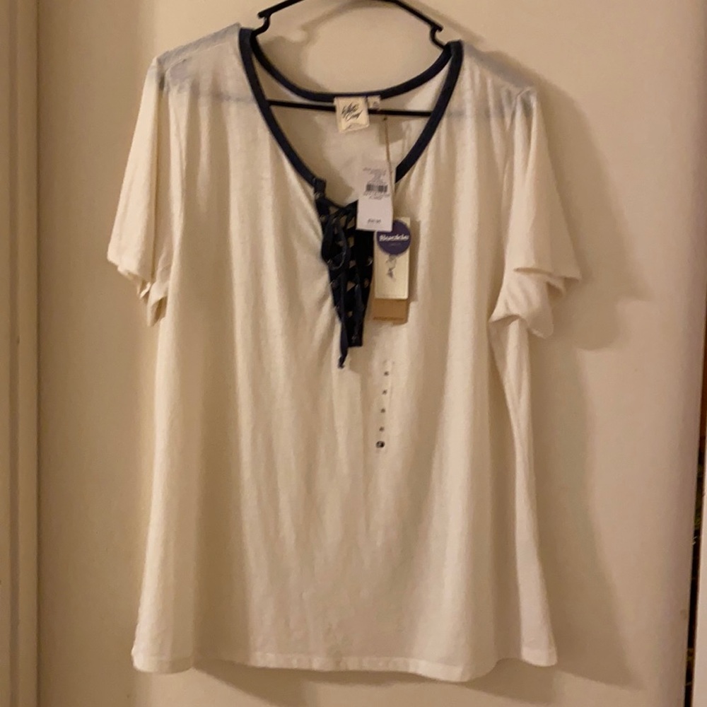 BUCKLE WHITE CROW LACE UP BORN FREE TOP